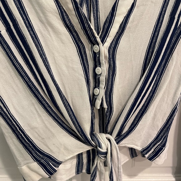 Lovers + Friends Carmine Top in Navy Stripe- size XS - Picture 4 of 5